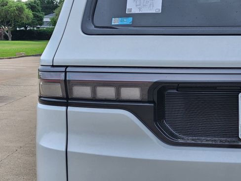 New 2026 Jeep Grand Wagoneer 4WD image 15