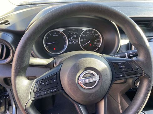 Used 2024 Nissan Kicks S image 11