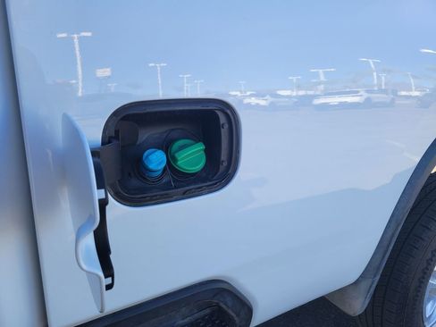 Used 2024 Chevrolet Silverado 2500 LT image 24