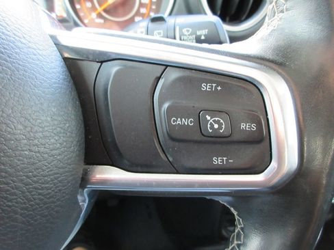 Used 2018 Jeep Wrangler Unlimited Sahara AWD/4WD image 27