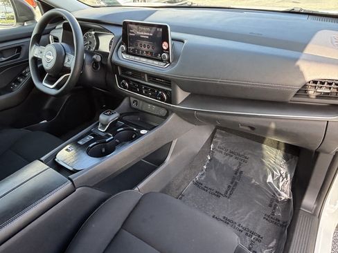 Used 2024 Nissan Rogue S FWD image 8