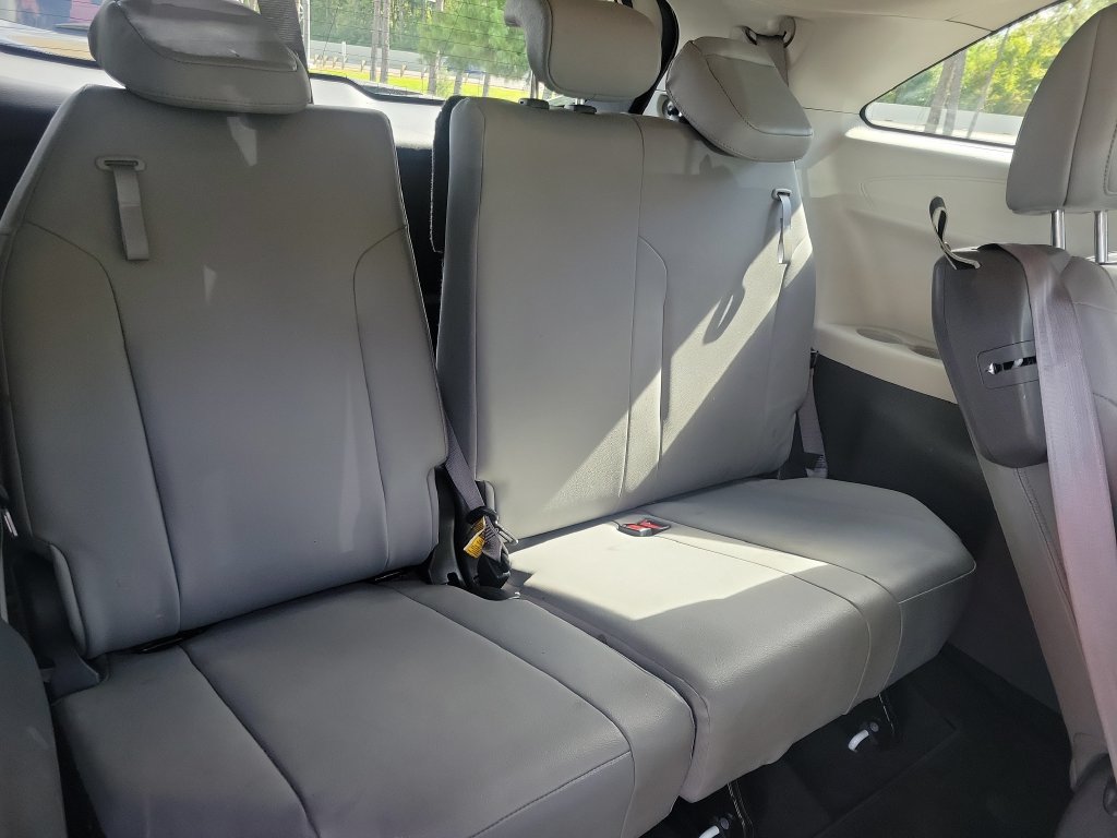 Used 2021 Toyota Sienna XLE FWD image 17