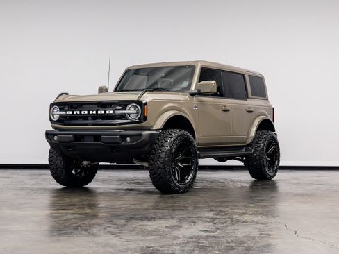 Used 2025 Ford Bronco Outer Banks AWD/4WD image 8