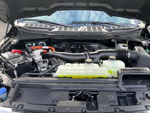 Certified 2025 Ford F150 Lariat w/ Equipment Group 501A Mid AWD/4WD image 9