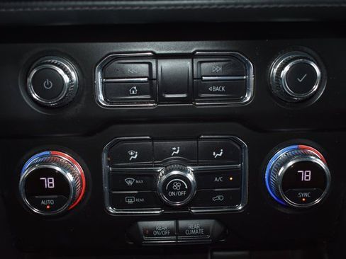 Used 2021 GMC Yukon XL SLE image 27