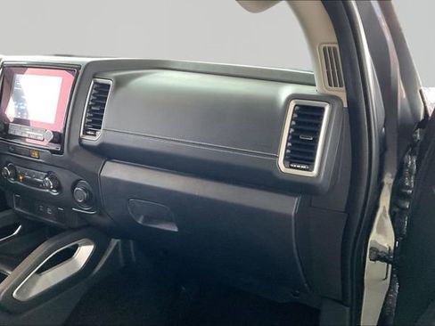 Used 2023 Nissan Frontier SV image 18