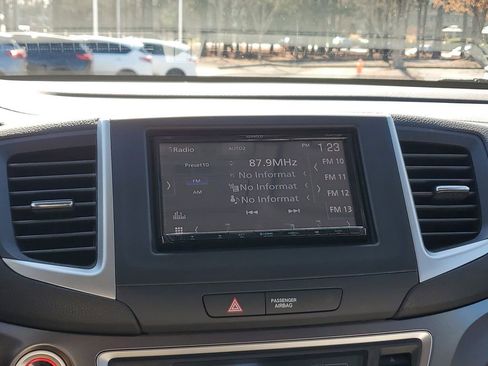 Used 2018 Honda Pilot LX image 25