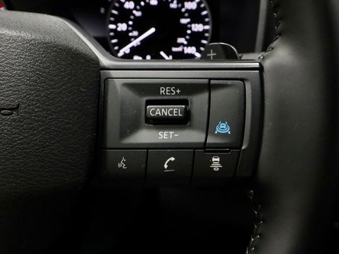 Certified 2025 Nissan Rogue SV image 28