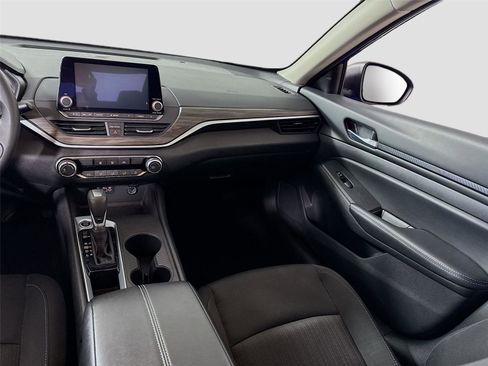 Used 2025 Nissan Altima 2.5 SV FWD image 14