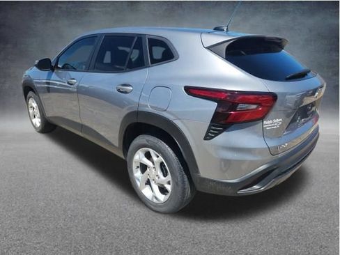 Used 2024 Chevrolet Trax LS w/ LS Convenience Package FWD image 7
