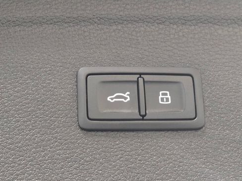 Used 2023 Audi Q5 2.0T Premium w/ Convenience Package image 24