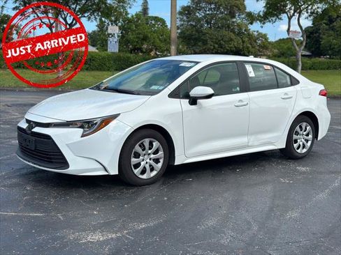 Used 2024 Toyota Corolla LE FWD image 2
