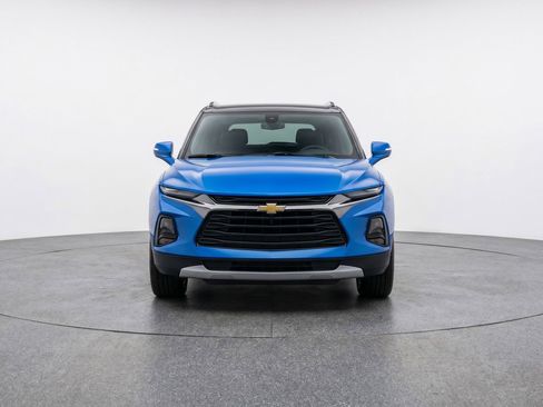 Used 2025 Chevrolet Blazer LT FWD image 2
