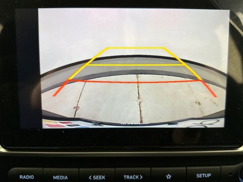 Used 2025 Hyundai Venue SEL FWD image 16
