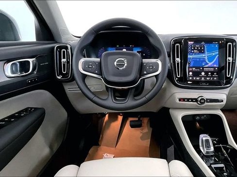 New 2026 Volvo XC40 B5 Ultra w/ Protection Package Premier AWD/4WD image 15