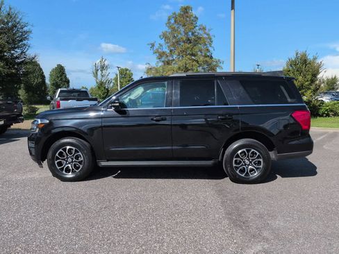 Used 2024 Ford Expedition XLT RWD image 3