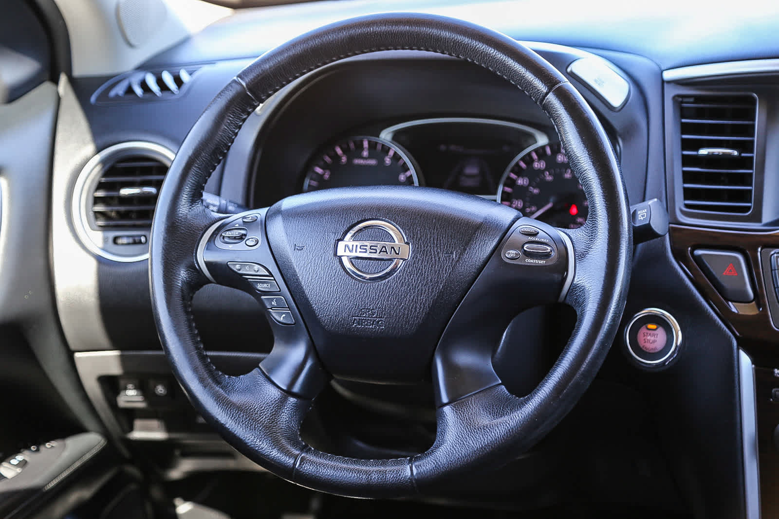 Used 2013 Nissan Pathfinder Platinum FWD image 14