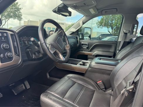 Used 2018 GMC Sierra 2500 Denali w/ Duramax Plus Package AWD/4WD image 8