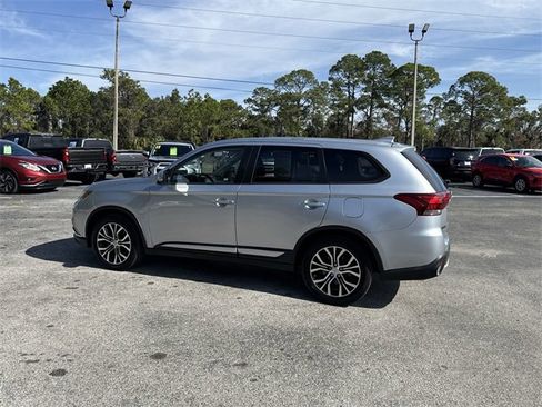 Used 2017 Mitsubishi Outlander SEL image 48