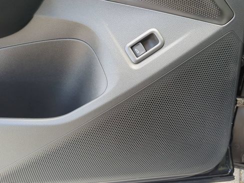 New 2026 Volkswagen Tiguan SE FWD image 19