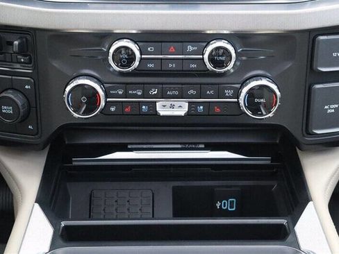 Used 2026 Ford F450 Platinum w/ Platinum Plus Package image 21