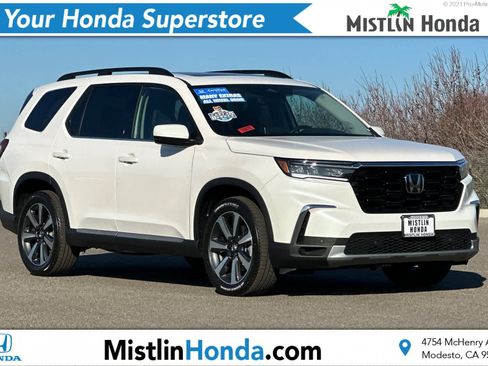 Certified 2025 Honda Pilot Touring image 1