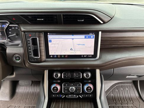 Used 2021 GMC Yukon Denali w/ Denali Premium Package AWD/4WD image 23