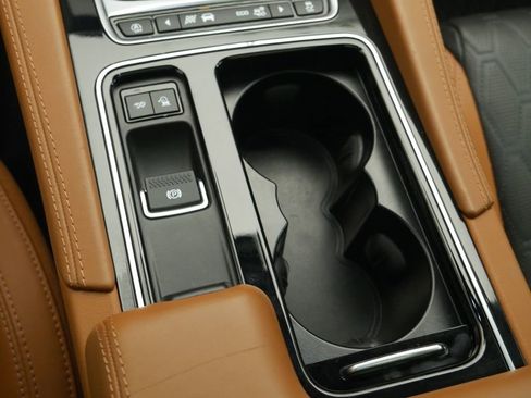 Used 2019 Jaguar F-PACE SVR image 51