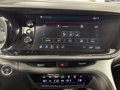 Used 2023 Buick Envision Avenir image 23
