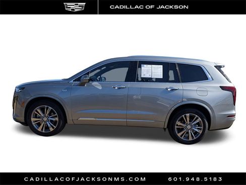 Certified 2025 Cadillac XT6 Premium Luxury image 9