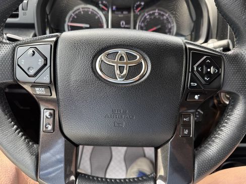 Used 2020 Toyota 4Runner TRD Off-Road AWD/4WD image 12
