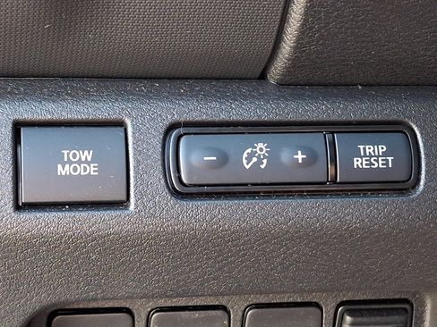 Used 2024 Nissan Frontier SV AWD/4WD image 25