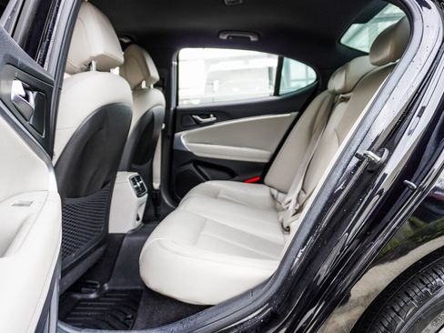 Used 2022 Genesis G70 2.0T image 22