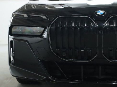 Used 2025 BMW 740i xDrive image 41