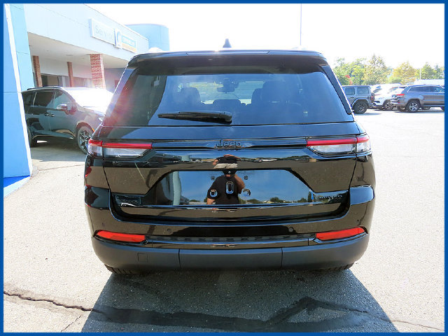 Used 2023 Jeep Grand Cherokee Limited w/ Black Appearance Package AWD/4WD image 6
