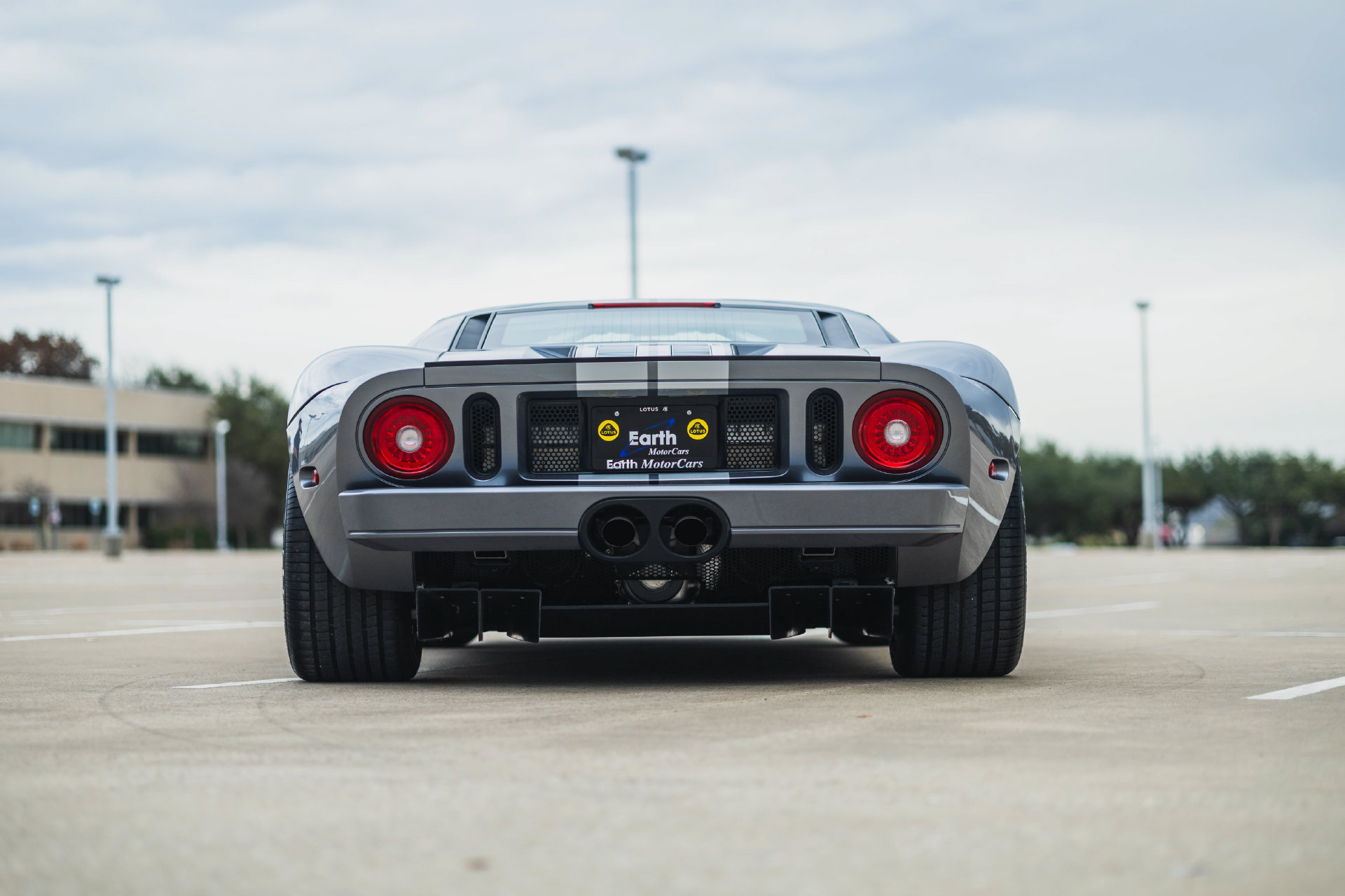 Used 2006 Ford GT RWD image 16