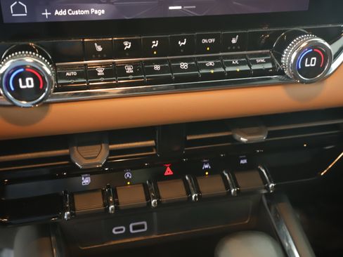 Used 2023 GMC Canyon AT4 w/ Technology Package image 15