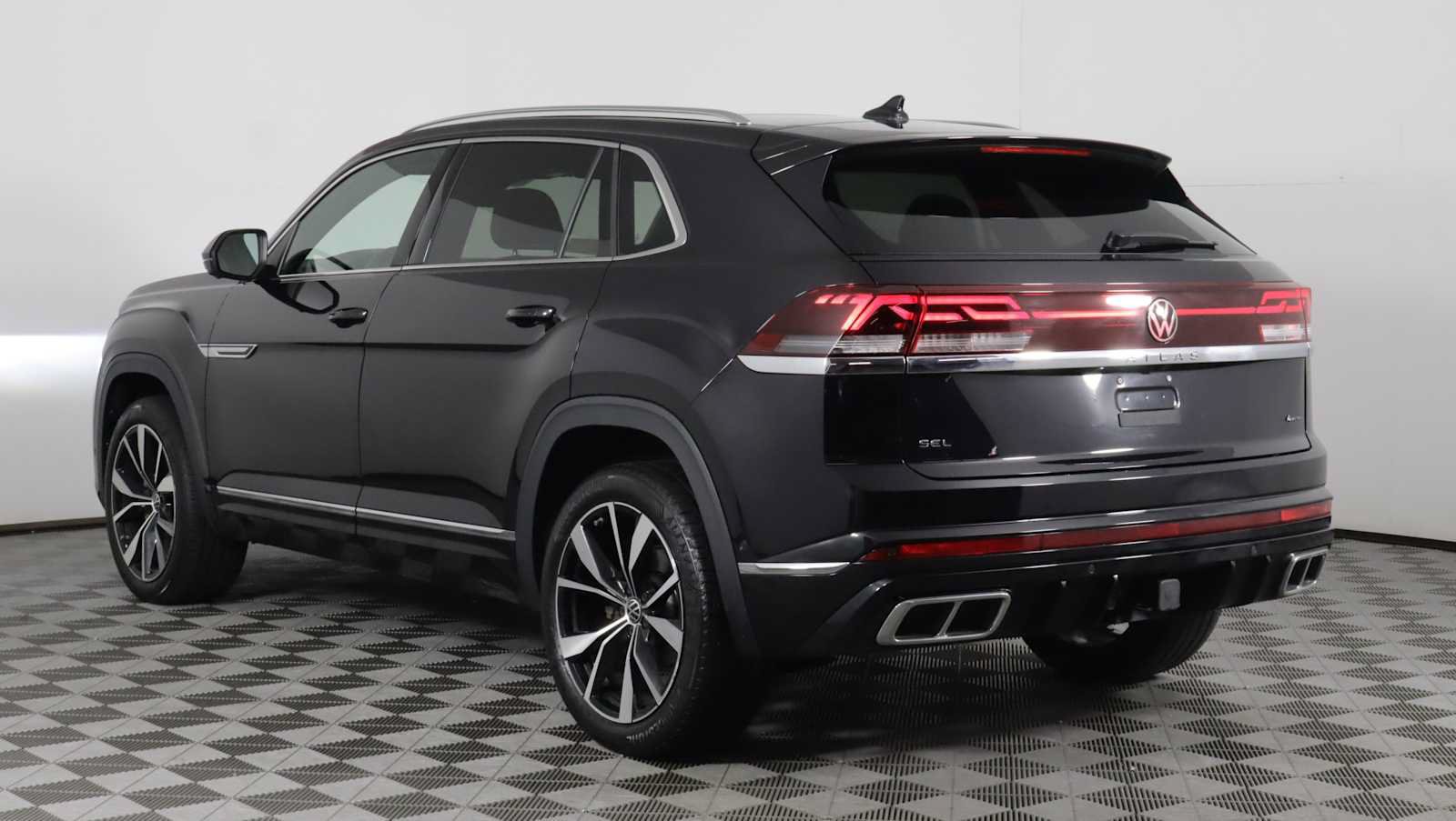 Used 2024 Volkswagen Atlas Cross Sport SEL Premium R-Line AWD/4WD image 4
