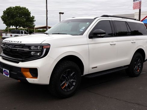 Used 2025 Ford Expedition Tremor AWD/4WD image 10