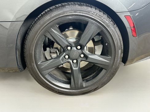 Used 2017 Chevrolet Camaro LT RWD image 11