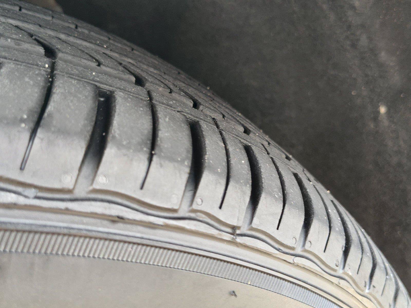 Used 2024 Chrysler Pacifica Touring-L FWD image 13