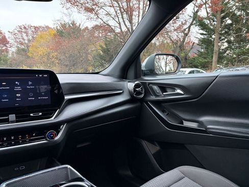 Used 2025 Chevrolet Equinox LT image 34