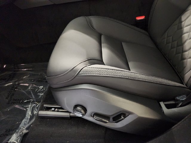 New 2026 Volvo XC90 T8 Plus w/ Protection Package Premier AWD/4WD image 25