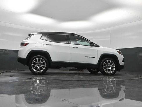 Used 2025 Jeep Compass Limited AWD/4WD image 25