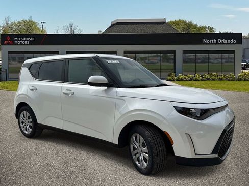 Used 2023 Kia Soul LX FWD image 7