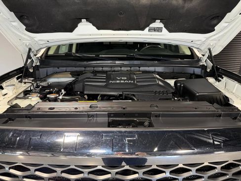 Used 2018 Nissan Titan S AWD/4WD image 8
