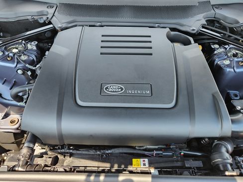Used 2025 Land Rover Discovery S AWD/4WD image 9