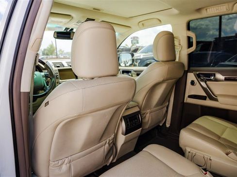 Used 2017 Lexus GX 460 Luxury AWD/4WD image 37