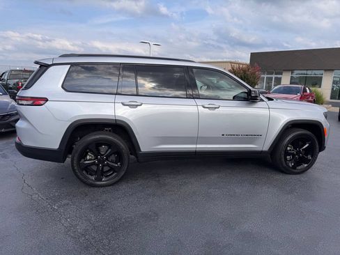 Used 2023 Jeep Grand Cherokee L Laredo AWD/4WD image 6