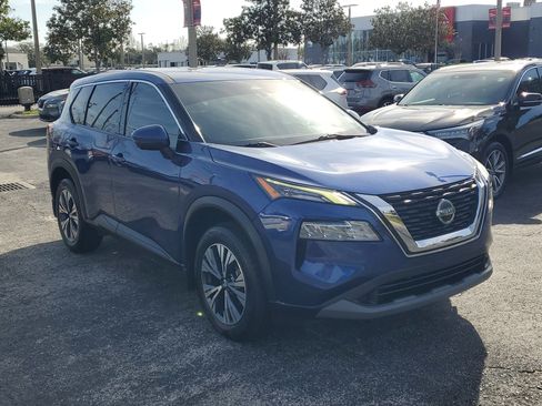 Certified 2021 Nissan Rogue SV image 3